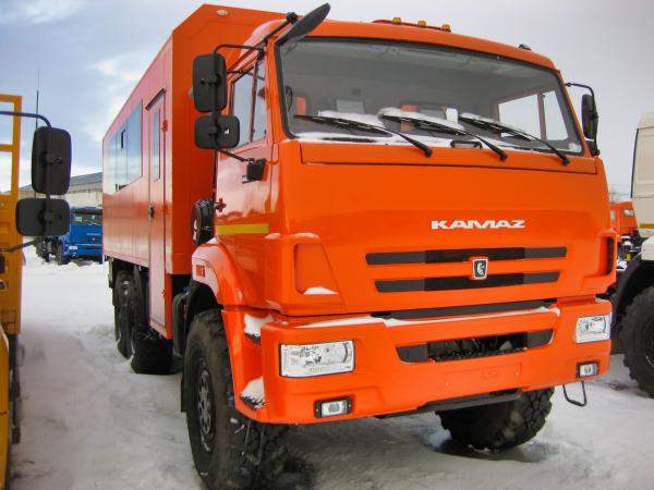 Вахтовый автобус на шасси Камаз 43118-3027-50 – скос,, багаж.полк, 28+2 места