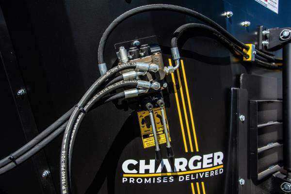 Вертикальный смеситель-кормораздатчик CELIKEL CHARGER MICRO 2TEBH