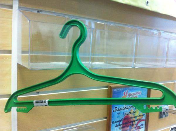 Вешалка пластиковая