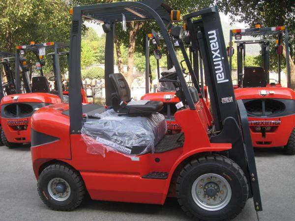 Вилочный погрузчик 2500кг