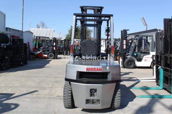 Вилочный погрузчик NISSAN EGH02A30