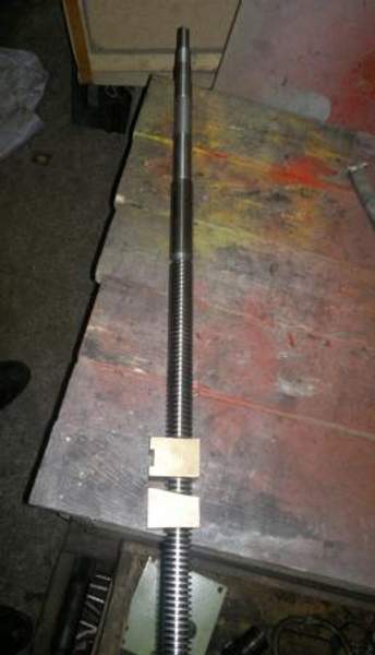 Винт поперечной подачи 165 с гайкой