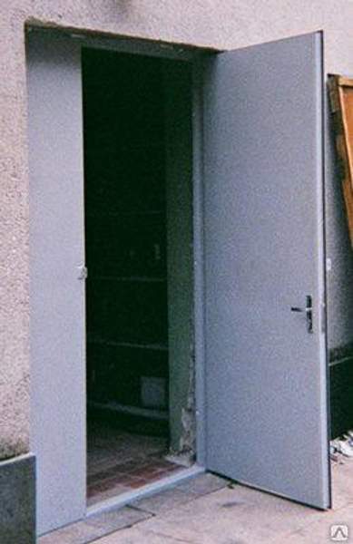 Входная подъездная дверь