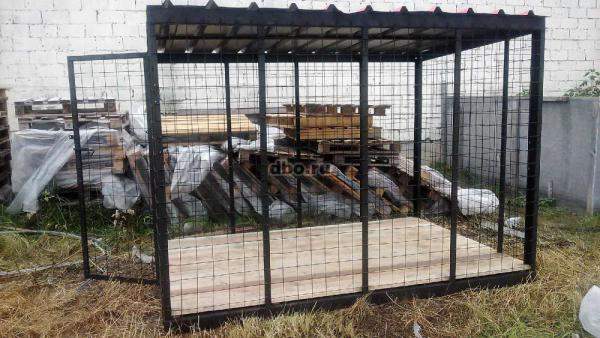 Вольеры с прутьями или из сетки