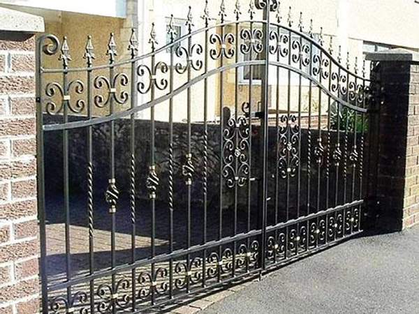 Въездные кованые ворота (распашные) - делаем "под ключ"