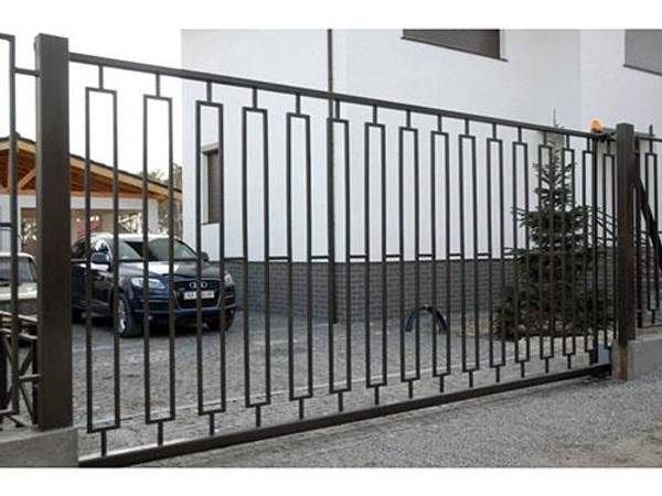 Въездные металлические ворота (откатные) - делаем "под ключ"