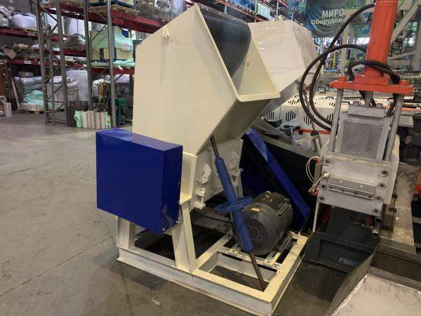 Высокоскоростная дробилка для пластика DSNL 800.