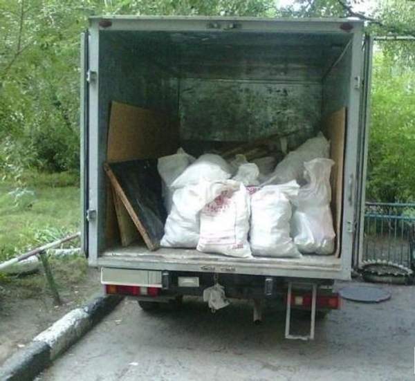 Вывоз мусора из сада и дачи