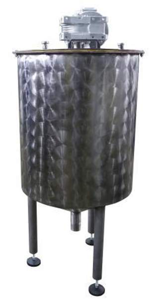 Ёмкость с мешалкой для хранения сахарного сиропа