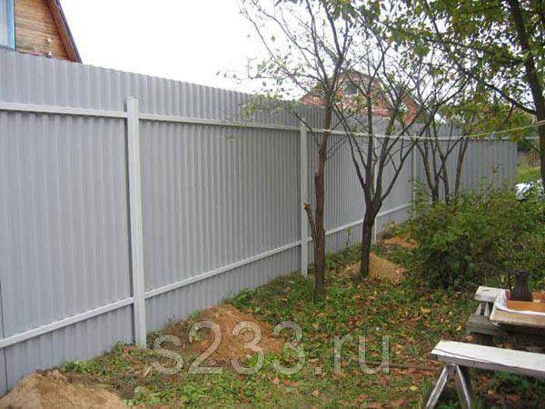 Забор из профнастила высотой 1,5 м. Цветной профнастил