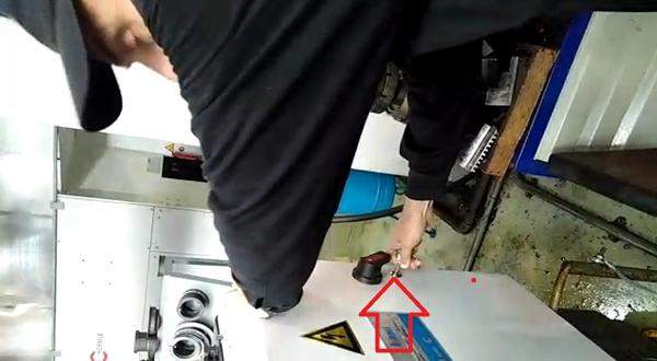 Замок электрошкафа для станка CDS6250B/1500