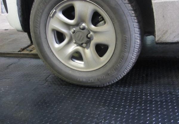 Простой монтаж пола на бетонное основание в гараже - резиновая плитка