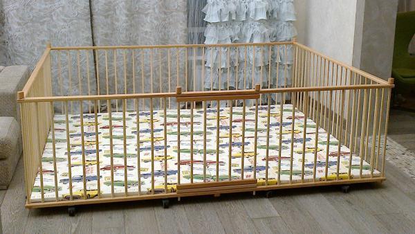 Манеж детский самый большой деревянный 2.   0х2.   5м для двойни с калиткой для малышей — фото 3