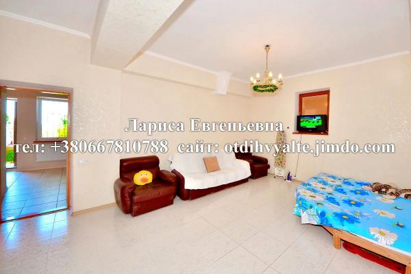 дом у моря в Ялте, на Массандровском пляже, с террасой, двором, мангалом — фото 4