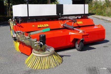 Навесное дорожно-уборочное оборудование