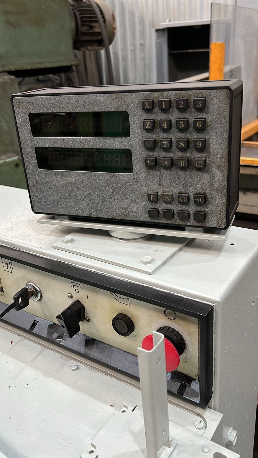 ИЖ250 ИТВМФ1 токарно- винторезный станок — фото 3