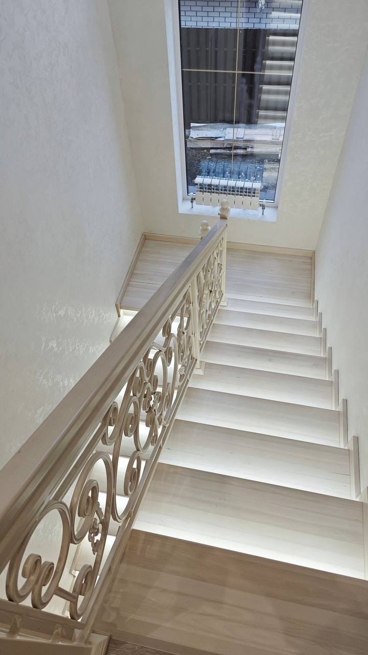 Лестница деревянная в дом — фото 4