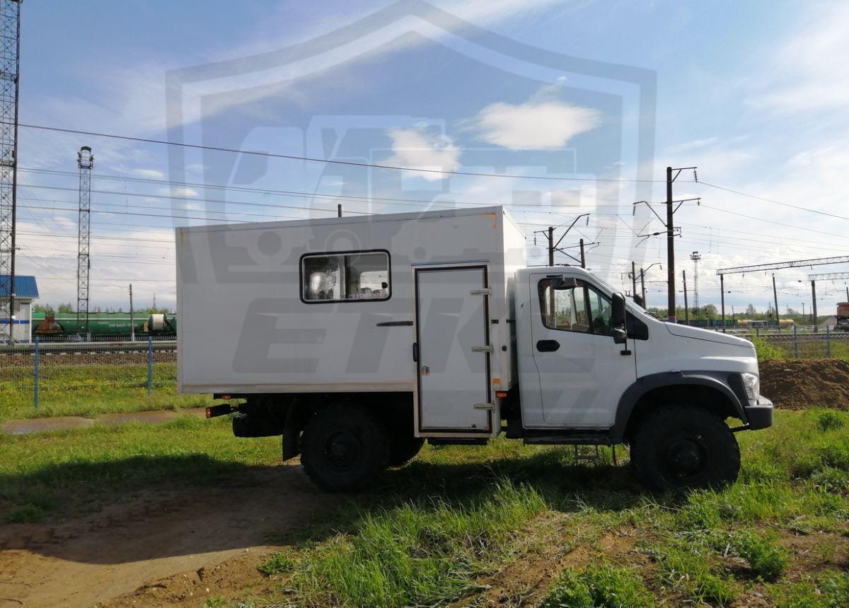 Каркасный  вахтовый автобус  на  базе  4х4 С41А23