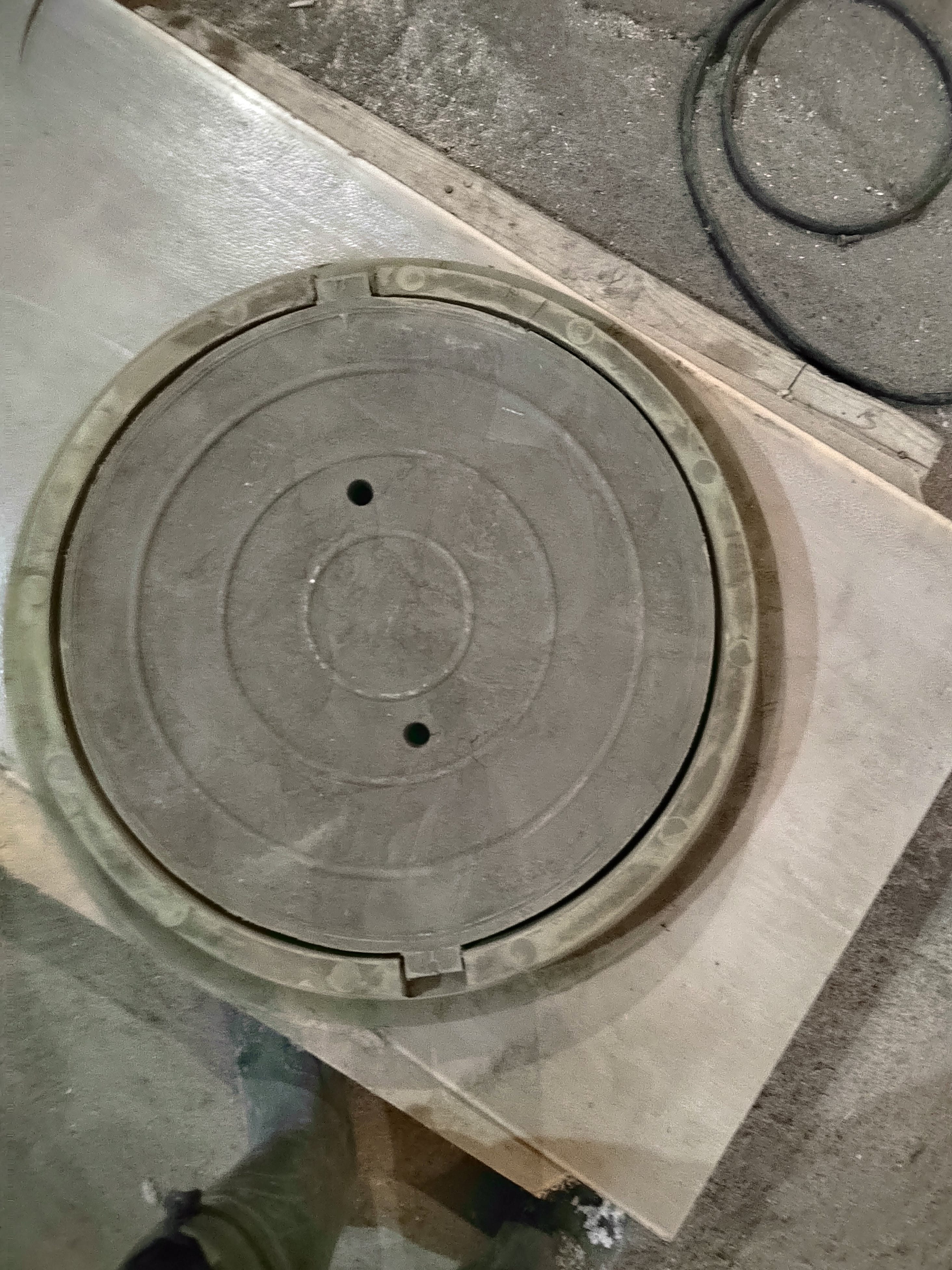 Линия изготовления полимер-песчаных люков