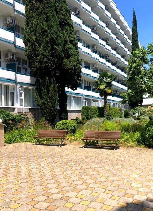 Скамейки современные из лиственницы на стальных опорах СТк40л-1. 8. — фото 4