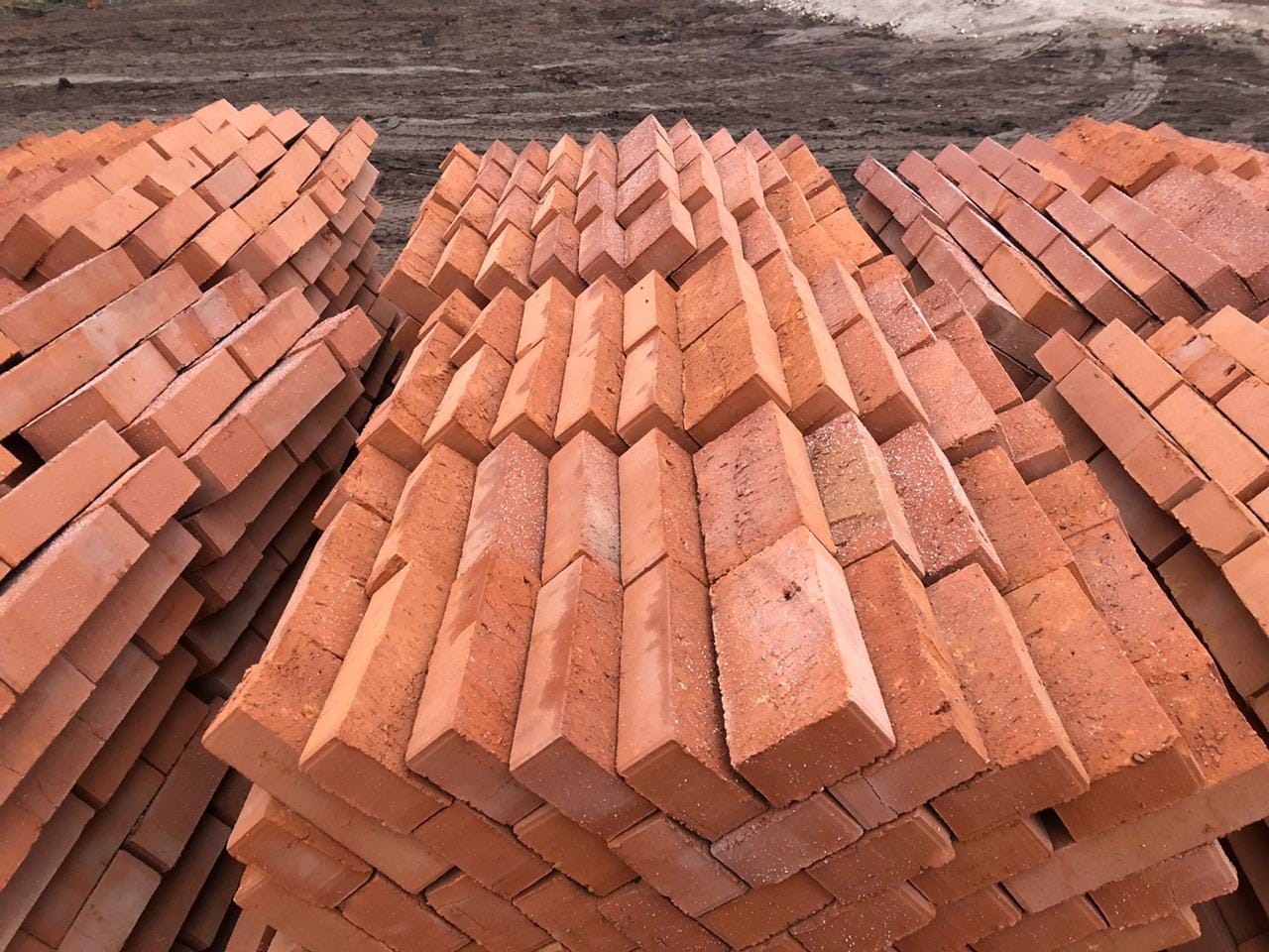 Кирпич красный полнотелый