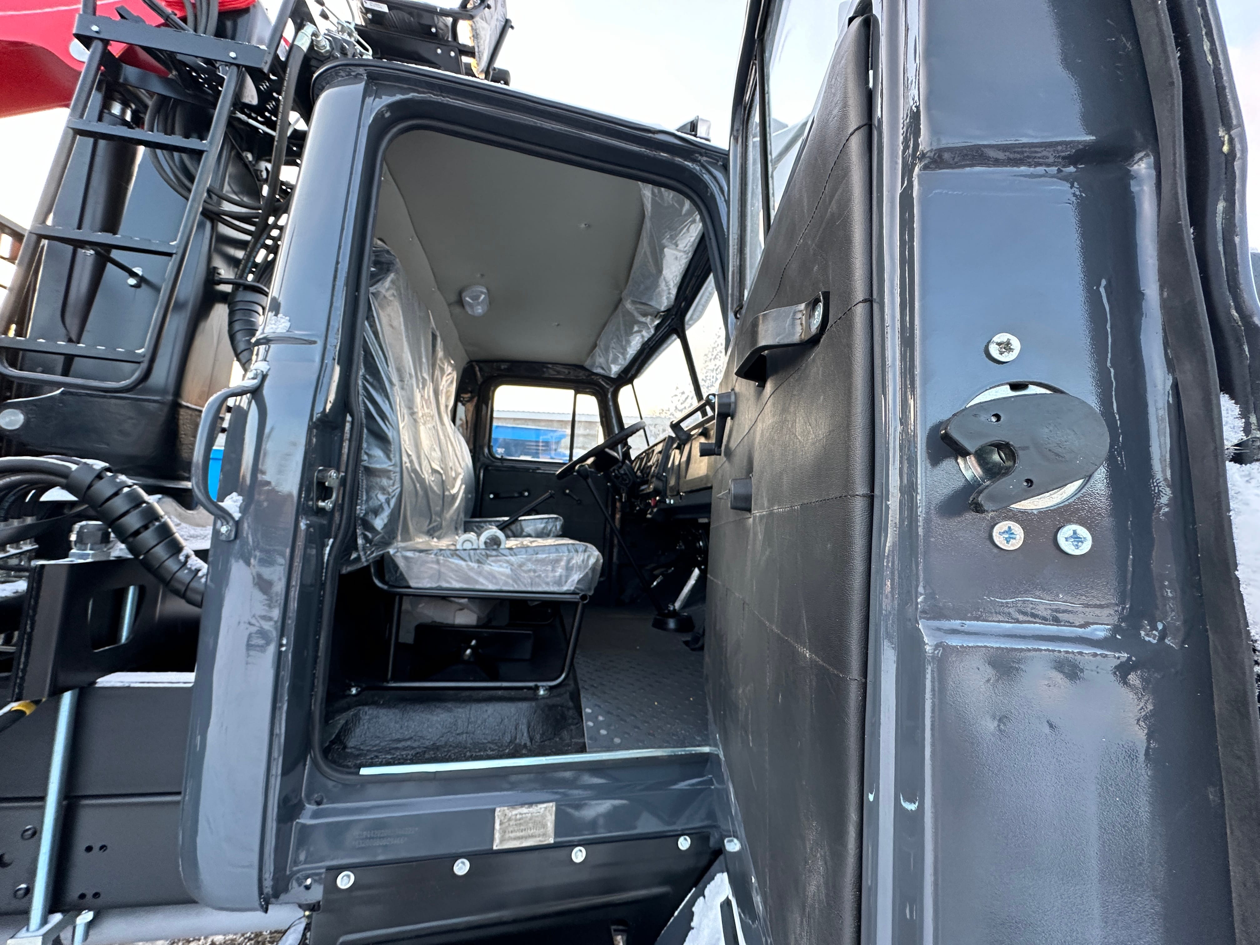 Лесовоз на шасси Урал 5557, капремонт 2025 г. с кму Велмаш 10-74 — фото 5