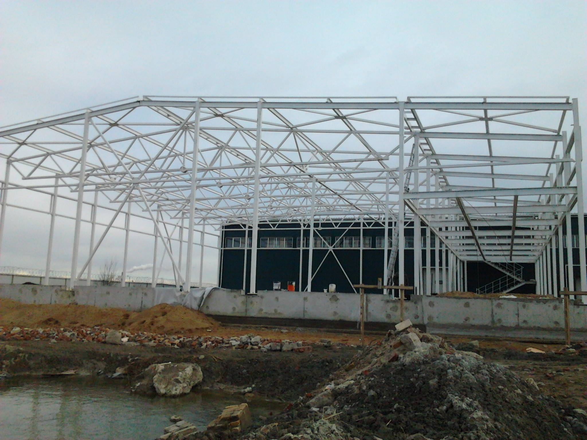 Быстровозводимые ангары,                тентовые конструкции