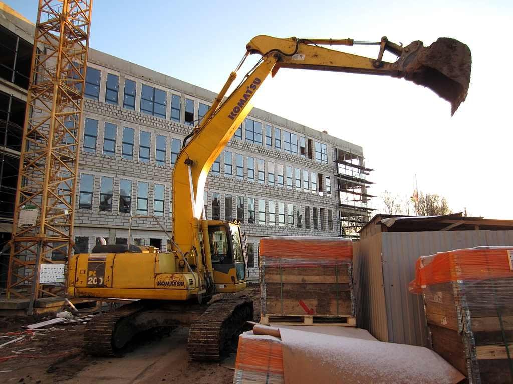 Гусеничный экскаватор Komatsu 200, 2010 г, идеал.сост — фото 2