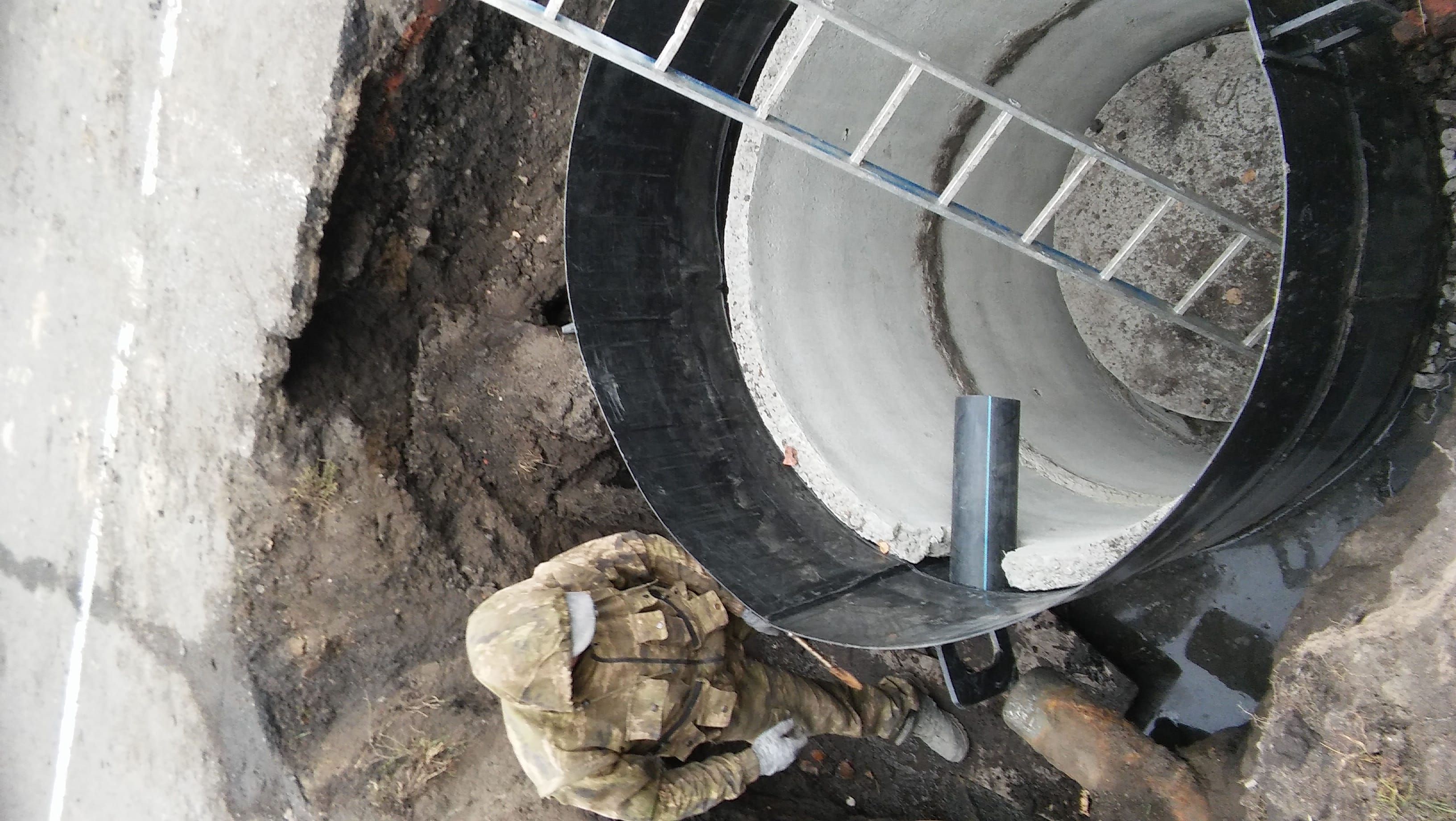 Выгребная яма из ЖБИ колец с пластиковым стаканом — фото 4