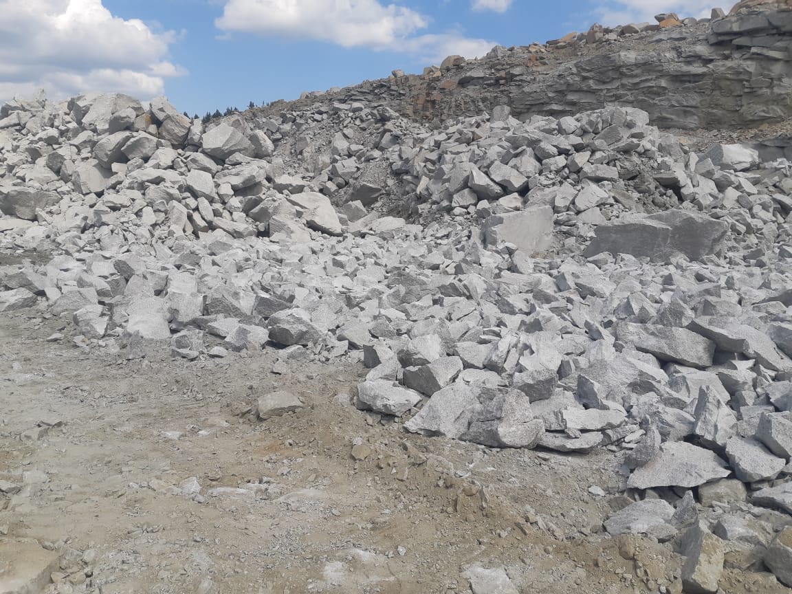 Скала взрывная