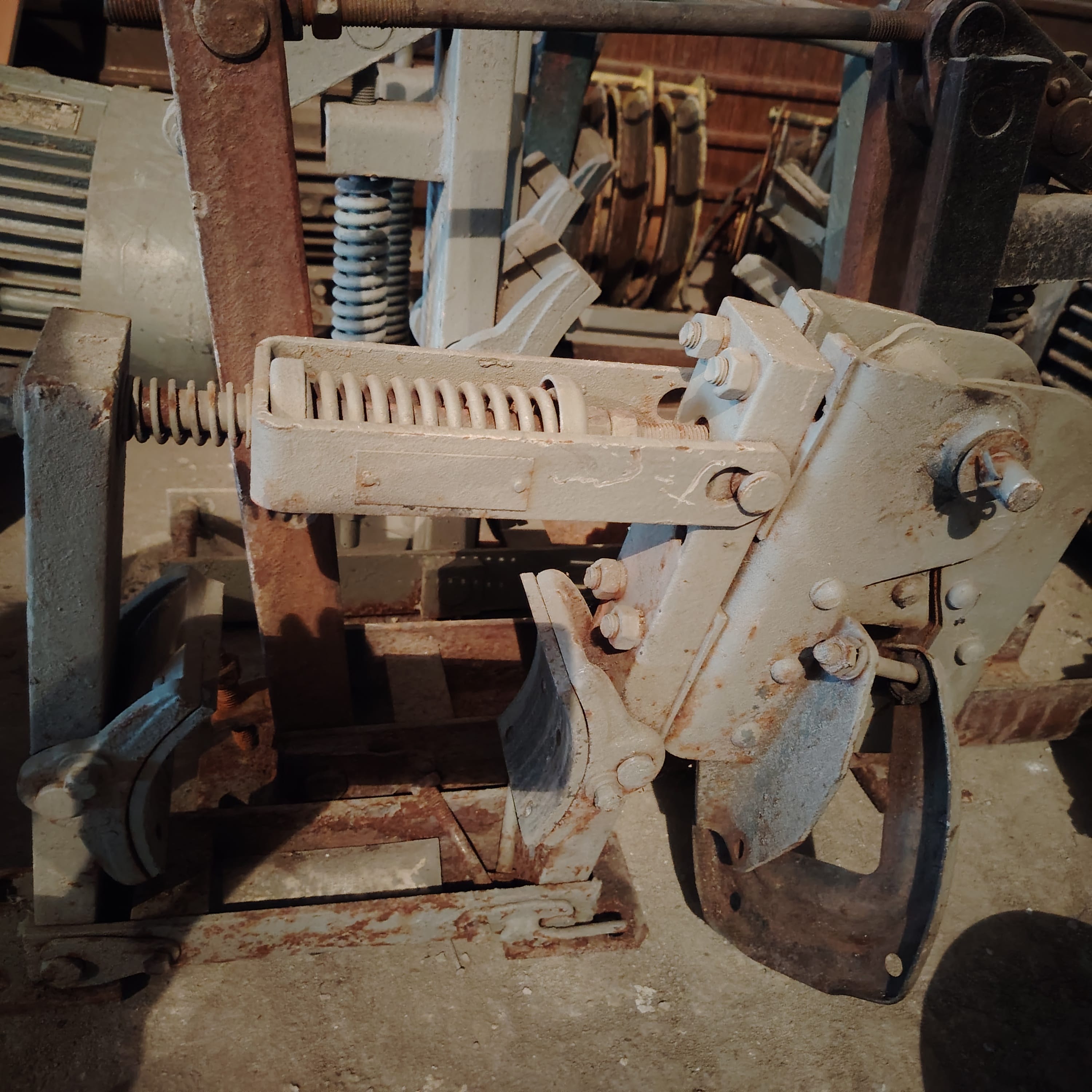 Реализуем запасные части на гусеничные краны МКГ, РДК,ДЭК — фото 4