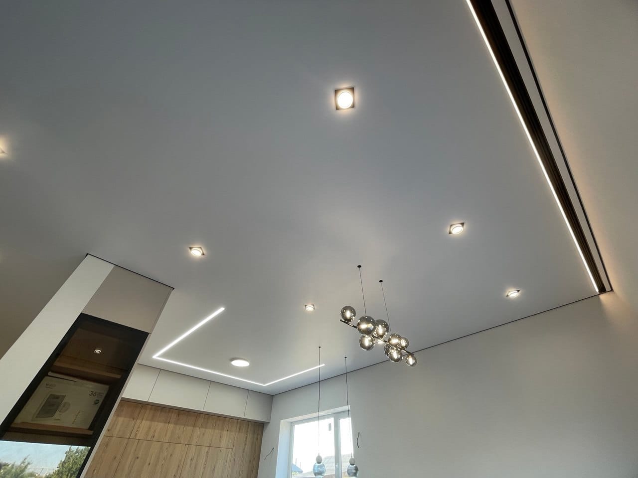 LuxeDesign Сатиновые натяжные потолки