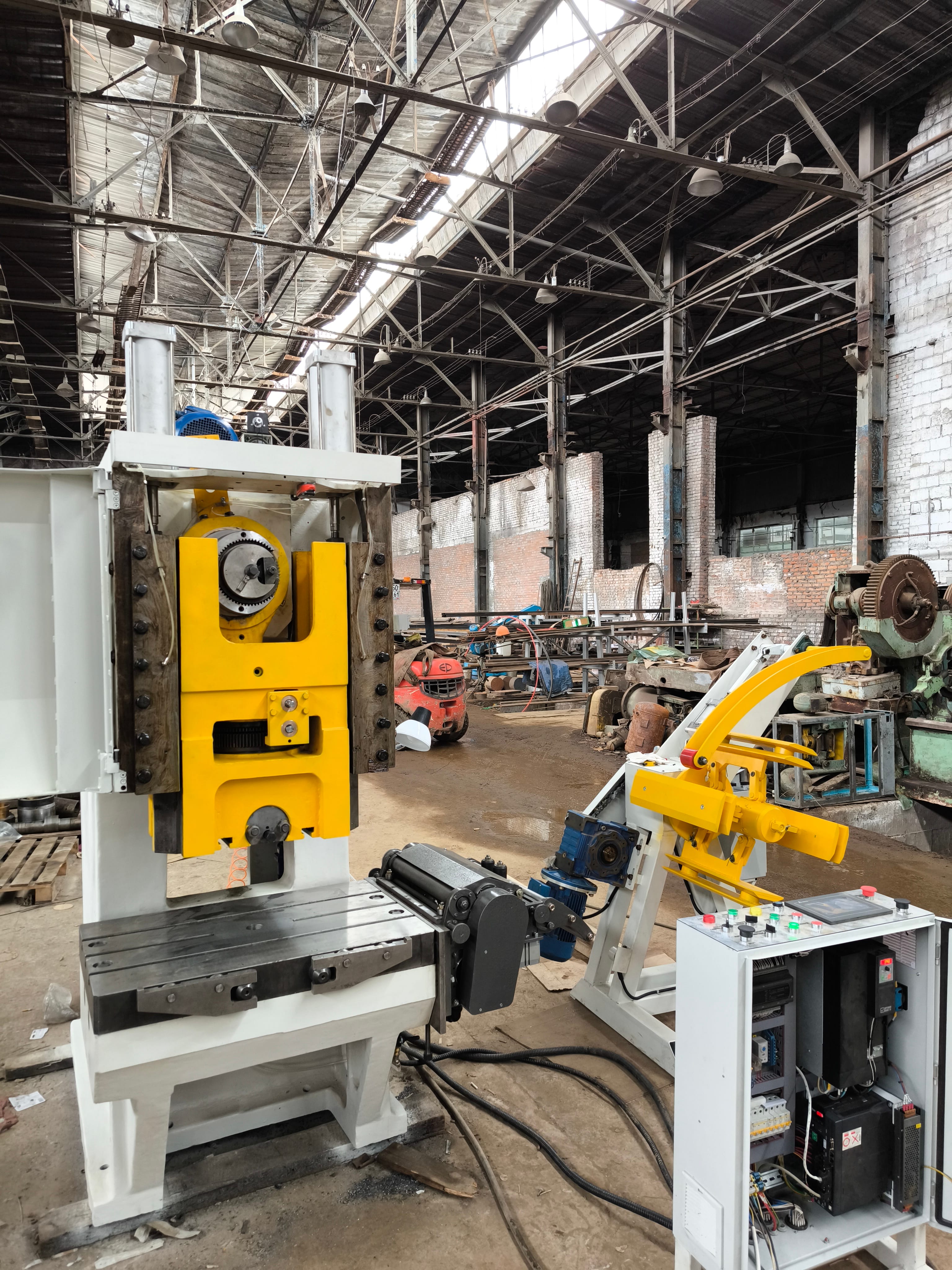 Автоматический комплекс штамповки на базе КЕ2130А, КД2128, КВ2132 — фото 2