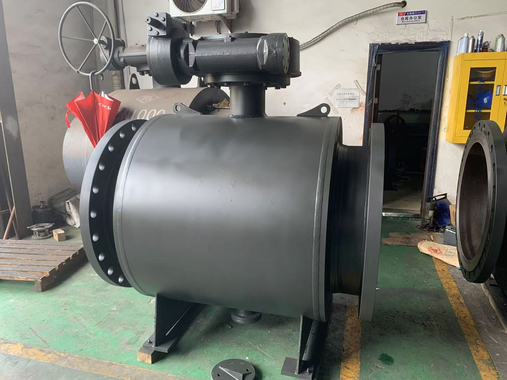 Шаровой кран цельносварной полнопроходной с пробкой в опорах ру25 ду800 с редуктором