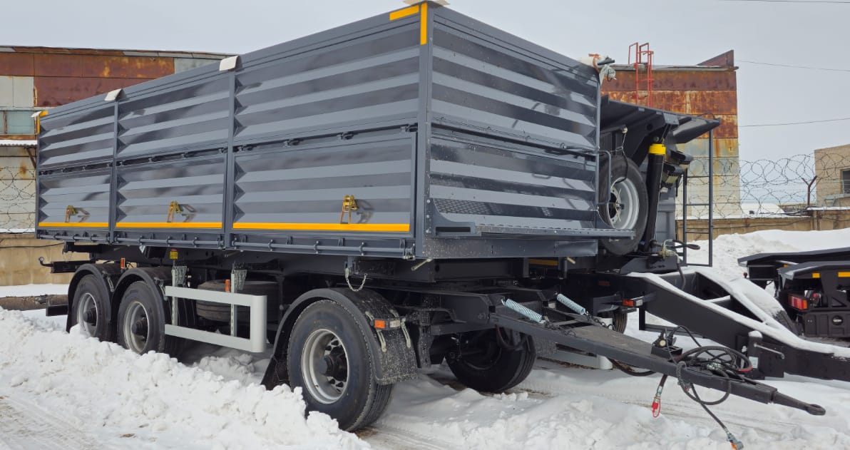 Новый трехосный самосвальный прицеп объемом 30 м.куб. с пневматической подвеской до 20т. по цене завода!