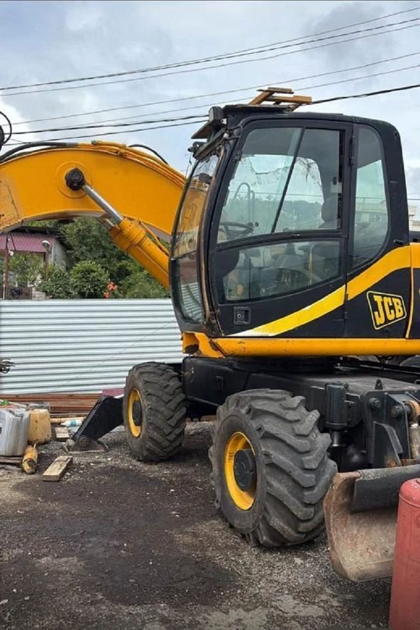 Колёсный экскаватор JCB JS 130W