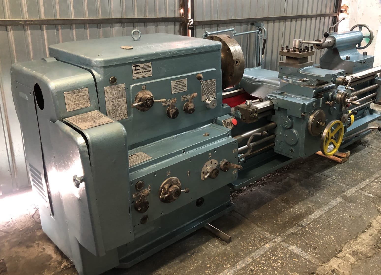 Продается Токарно-винторезный станок 1М63 с РМЦ1400мм