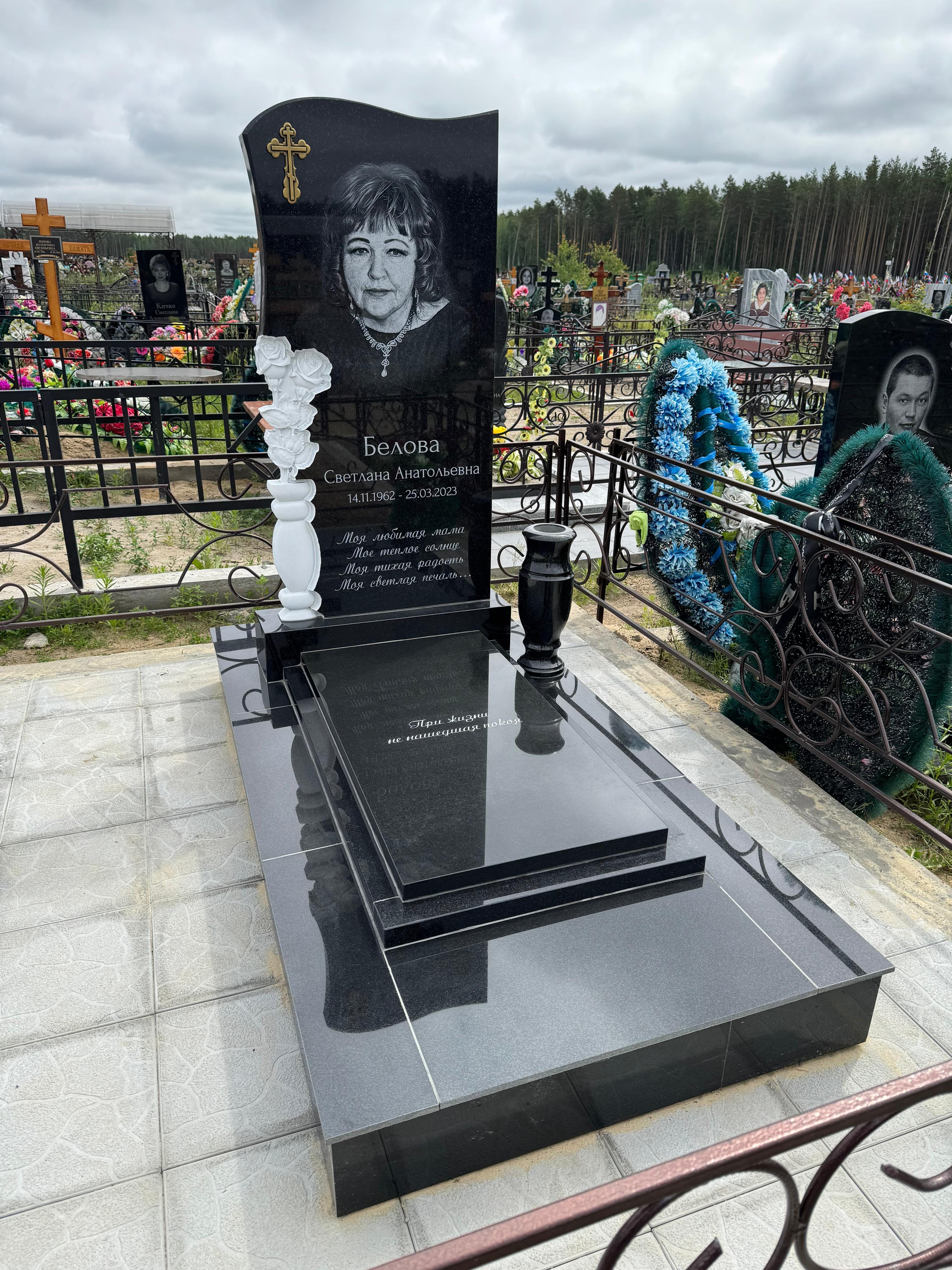 Памятник из гранита мрамора оградки венки — фото 10