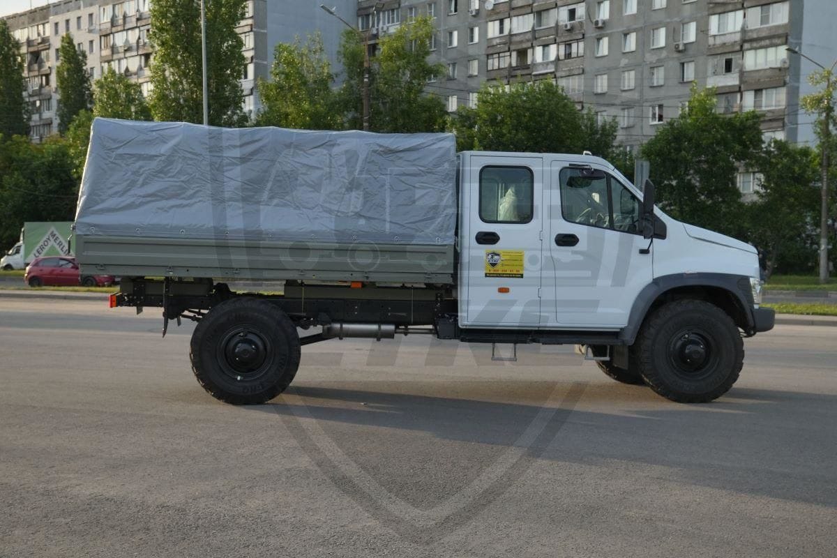 С42А43 со  сдвоенной кабиной Садко Некст  двухрядная кабина 7 мест Фермер  С42А43 серийный грузовик