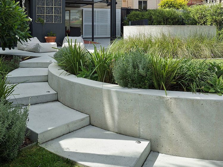 Бетонная отмостка, площадка, подпорная стенка. Бригада — фото 3