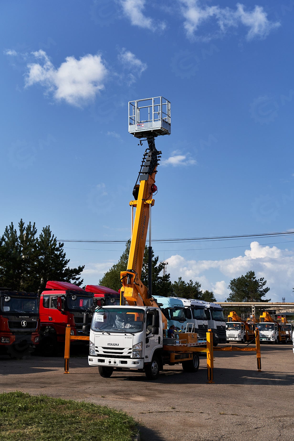 Автовышка на шасси ISUZU