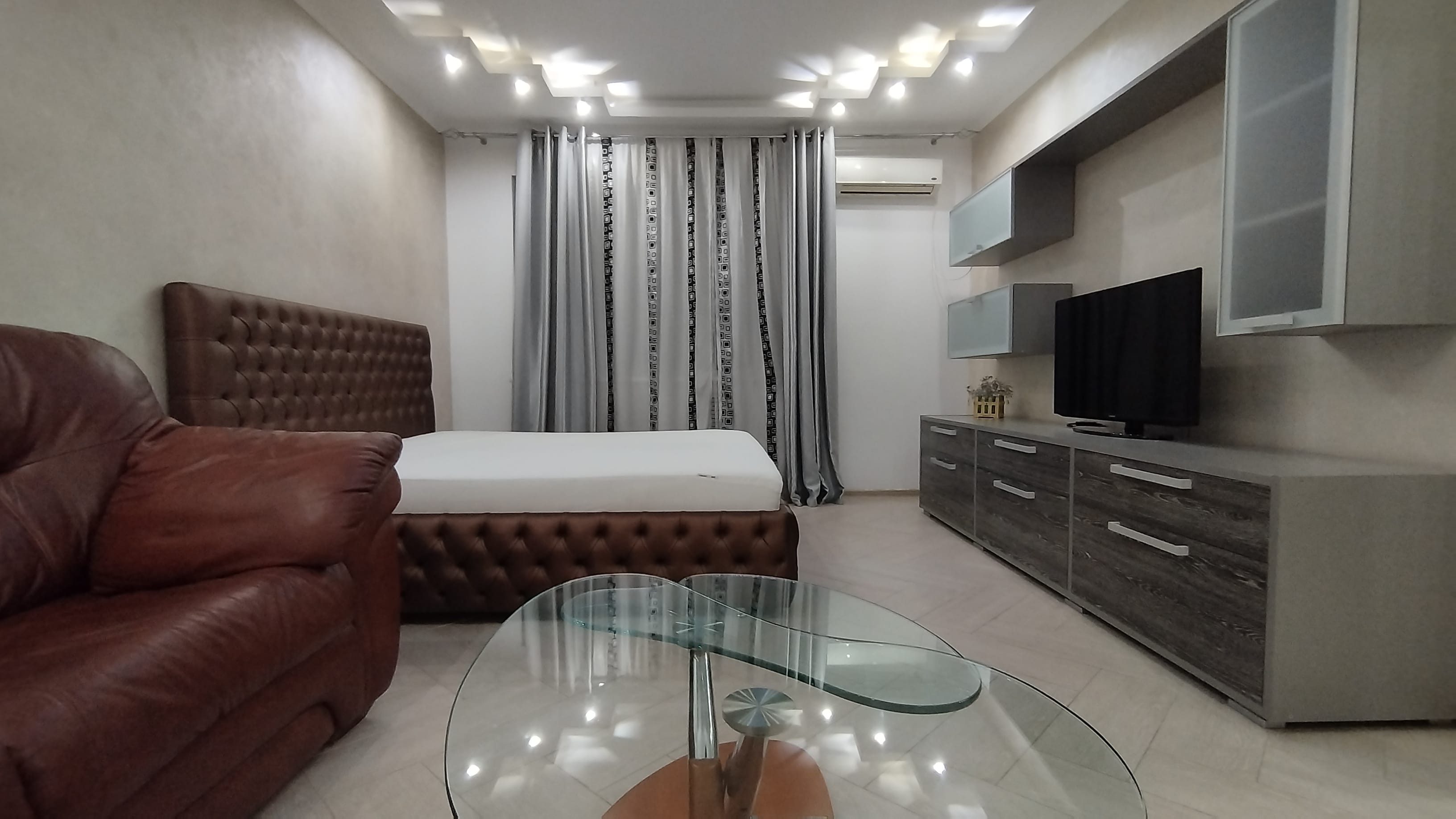 Сдам на часы,              ночь,              сутки Солнечная 6