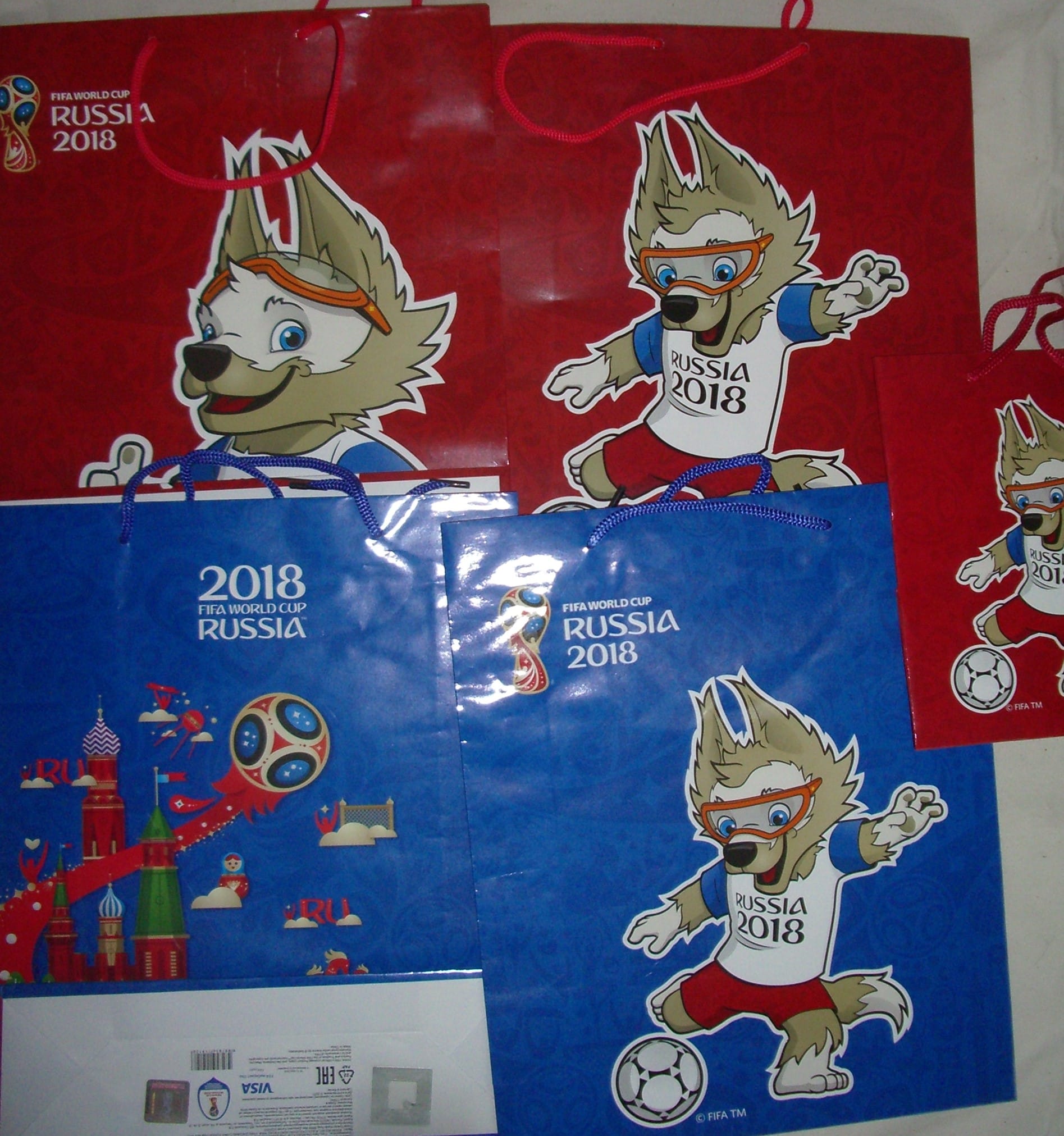 Волки- Забивака- символ ЧМ 2018,  и пакеты — фото 2
