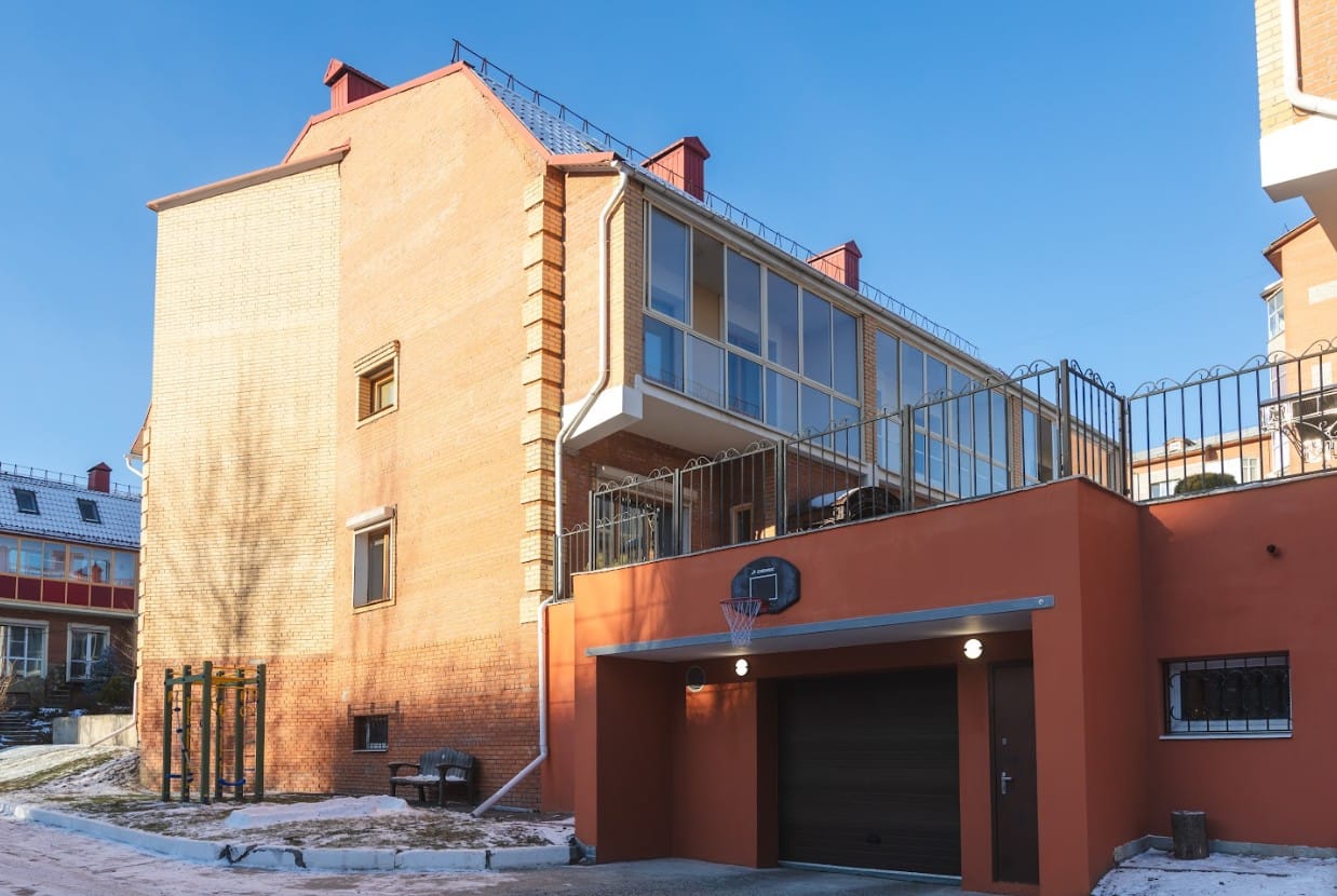 Коттедж 272 м² на участке 4 сот. — фото 2