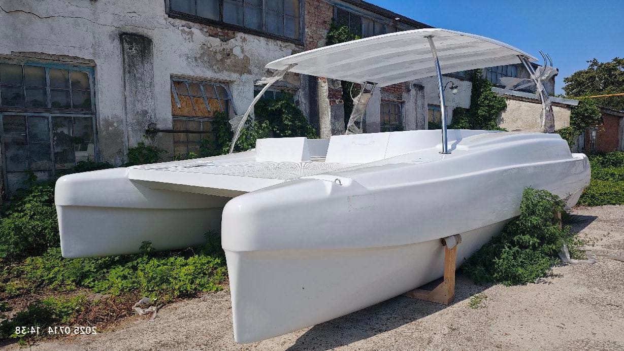 Катамаран прогулочный на 25-12 человек. Кайман-800