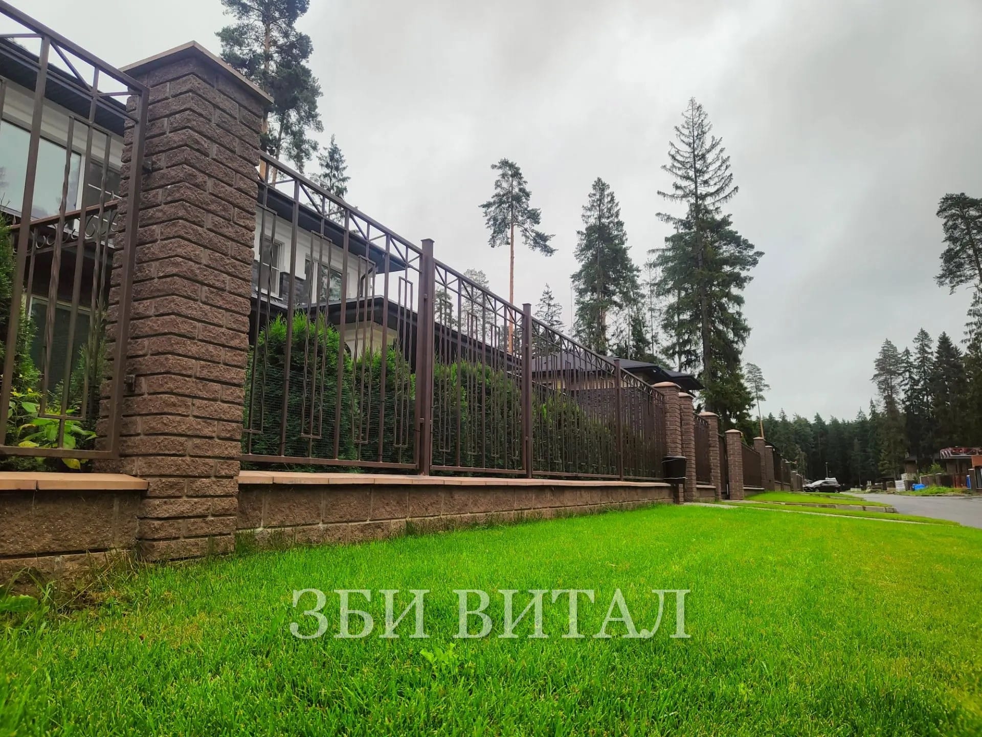 Кирпич рваный камень