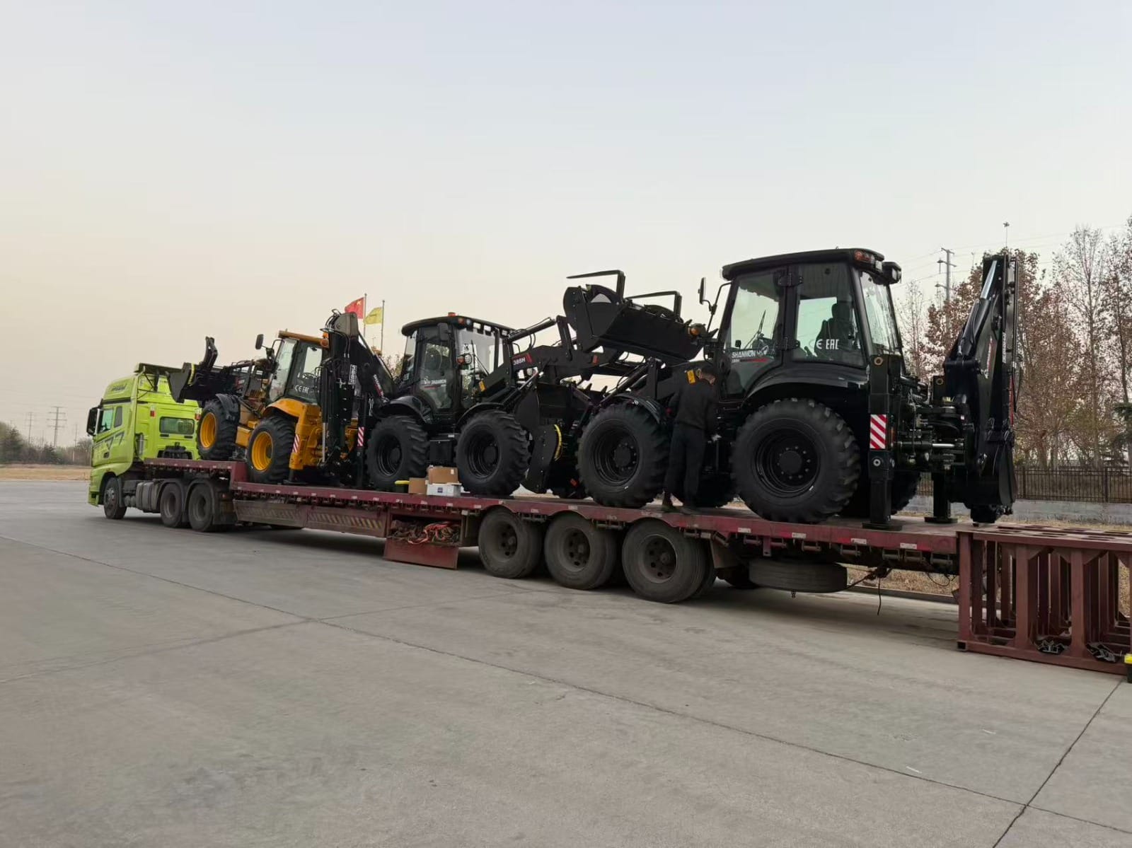 Экскаватор-погрузчик SHANMON 388H — фото 3