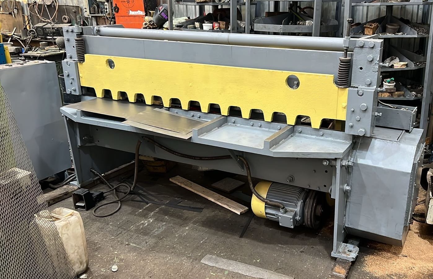 СТД-9А Ножницы гильотинные с наклонным ножом