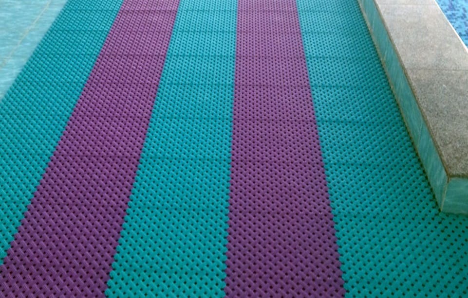 Сборное покрытие для мягкого пола сеточкой в бассейне или аквапарке — фото 11