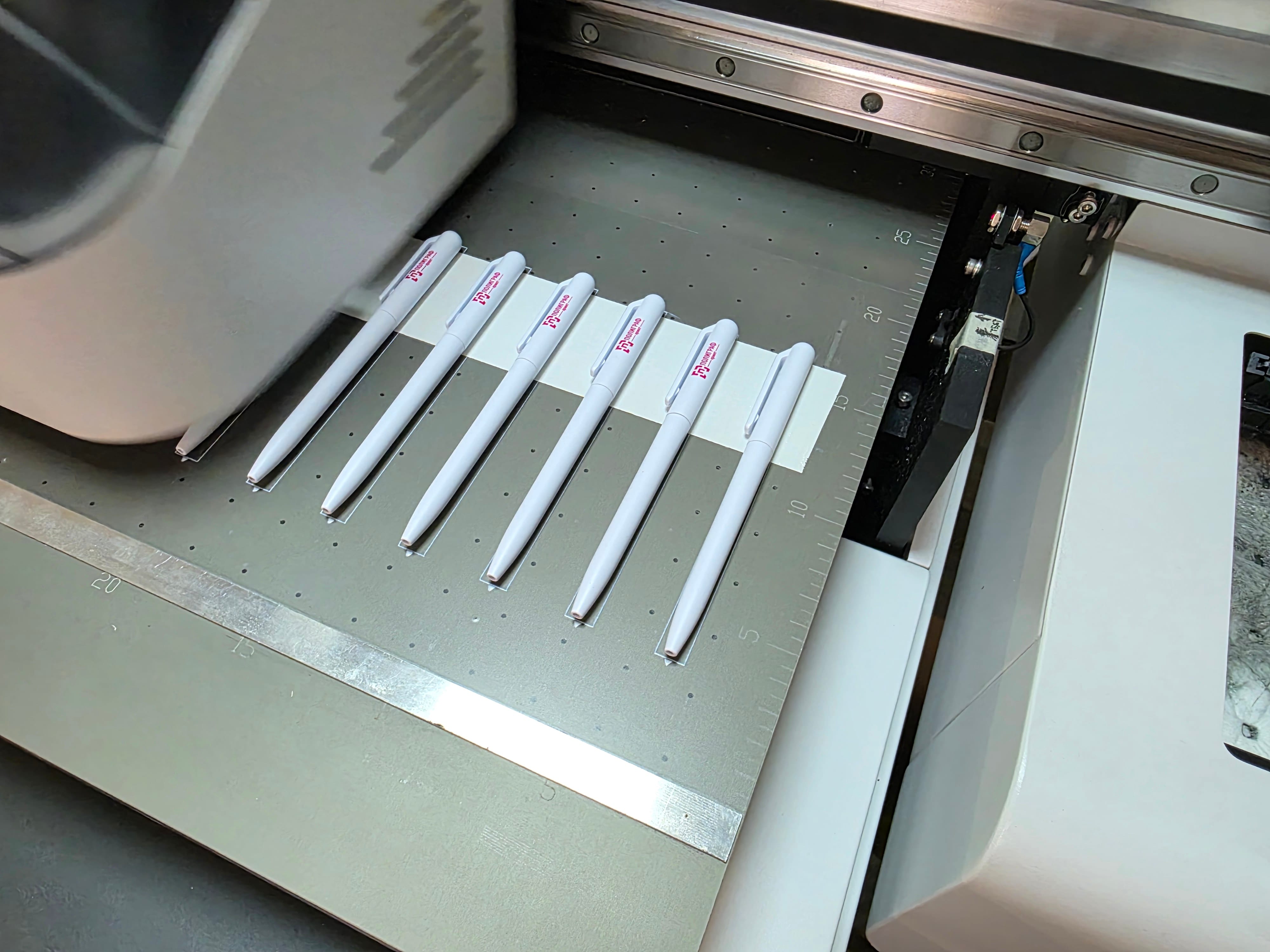 Рекламные конструкции ☎ ЮВАО +7 (495) 505-47-43, +7 (919) 102-00-24 : Стенды. Вывески. Указатели. Баннеры. Наклейки. Таблички. Щтендеры. УФ печать на любых материалах. Печать на одежде — фото 43